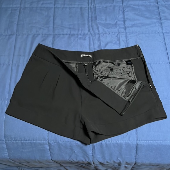 EXPRESS SHORTS - Picture 4 of 7
